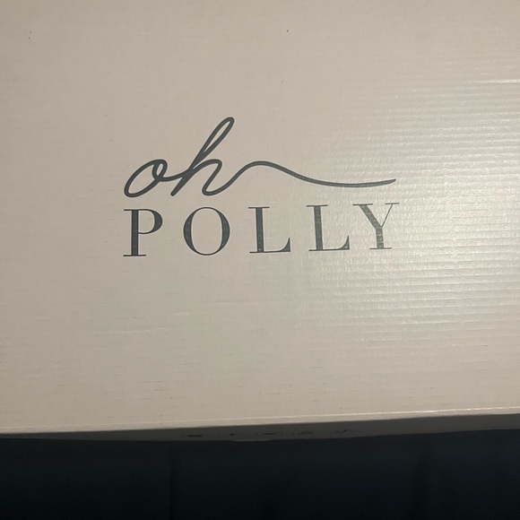 A semi-sheer corset bodice with angled hem that narrows your waist. And skirt - Picture 3 of 5